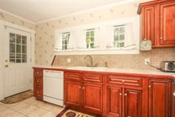 37 Westernview Street Springfield, MA 01108 - Photo 5 of 29 Gallery Image 5
