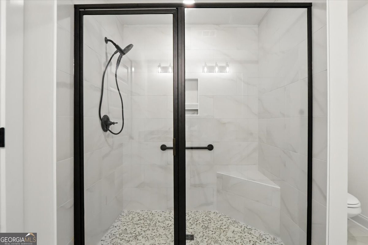 166 Rachel Lane Hartwell, GA 30643 - Photo 38 of 51 a bathroom with a glass shower door