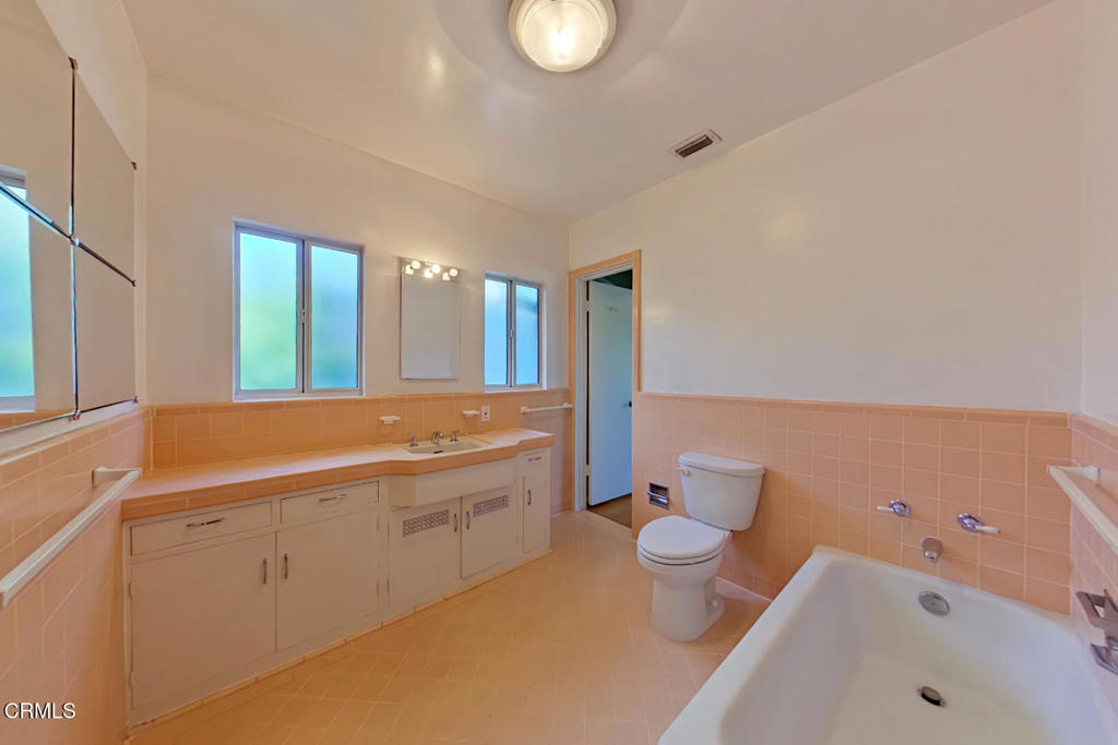 1462 Glengarry Road Pasadena, CA 91105 - Photo 27 of 57 a spacious bathroom with a toilet sink and mirror