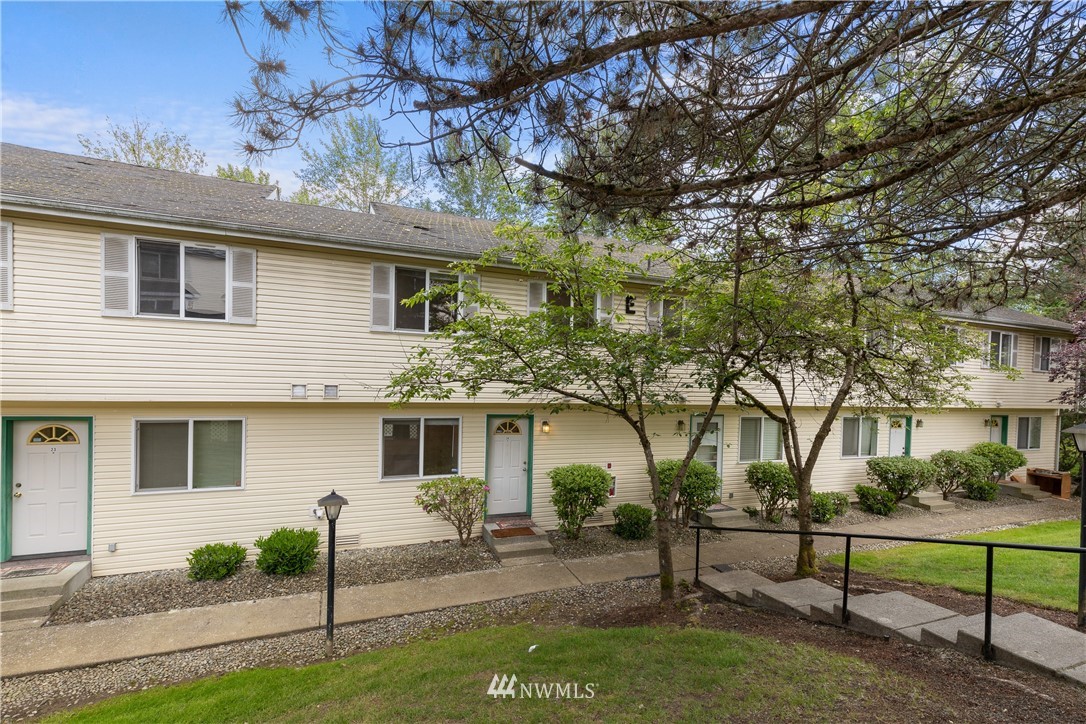 833 Southwest Sunset Boulevard, Unit E24 Renton, WA 98057 - Photo 1 of 34