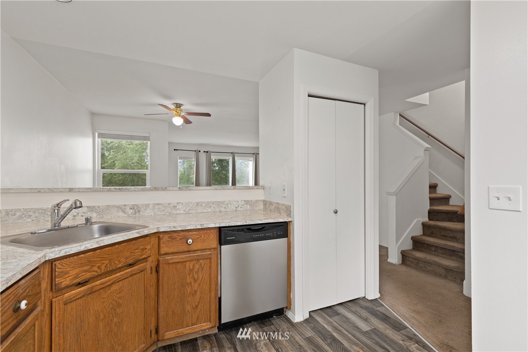 833 Southwest Sunset Boulevard, Unit E24 Renton, WA 98057 - Photo 11 of 34