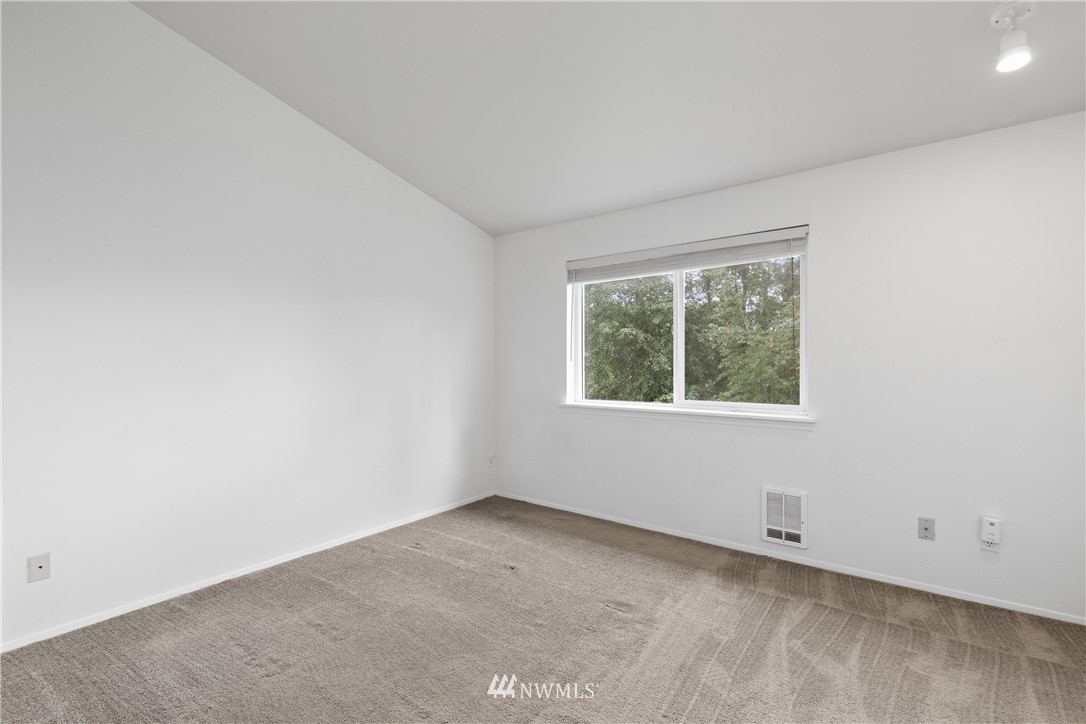 833 Southwest Sunset Boulevard, Unit E24 Renton, WA 98057 - Photo 14 of 34