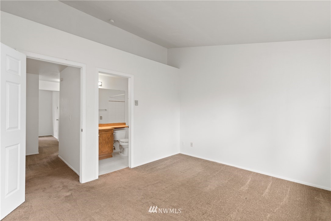833 Southwest Sunset Boulevard, Unit E24 Renton, WA 98057 - Photo 15 of 34