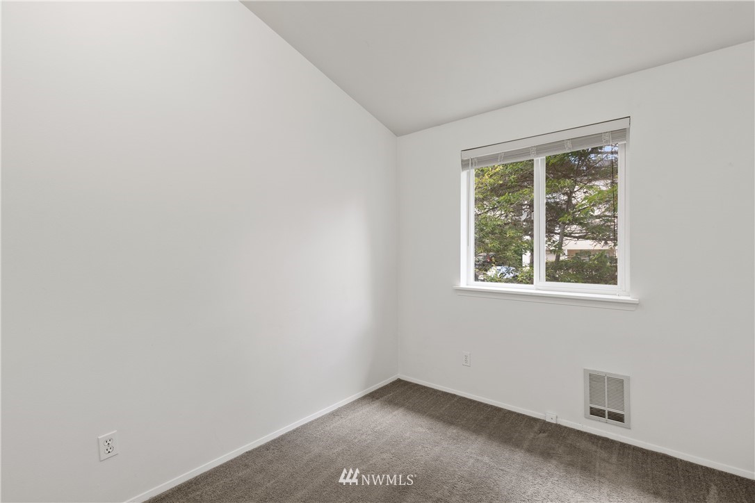 833 Southwest Sunset Boulevard, Unit E24 Renton, WA 98057 - Photo 19 of 34