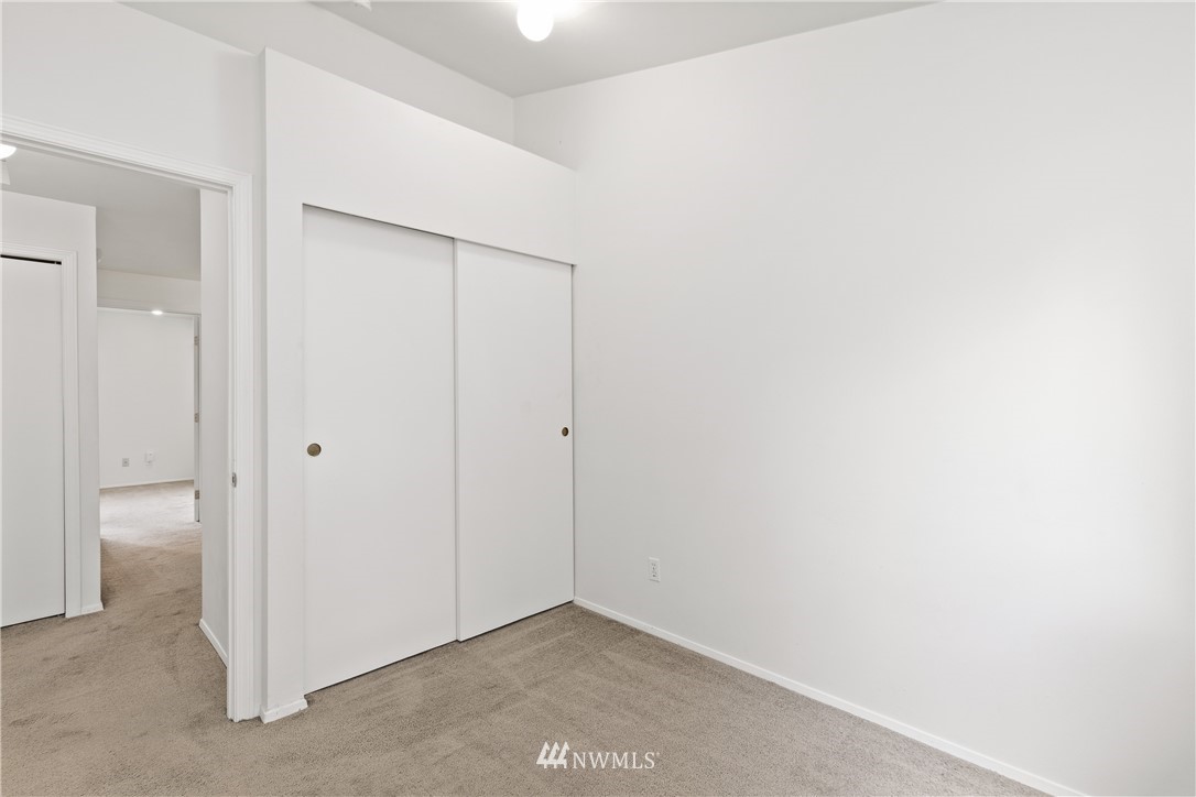 833 Southwest Sunset Boulevard, Unit E24 Renton, WA 98057 - Photo 20 of 34