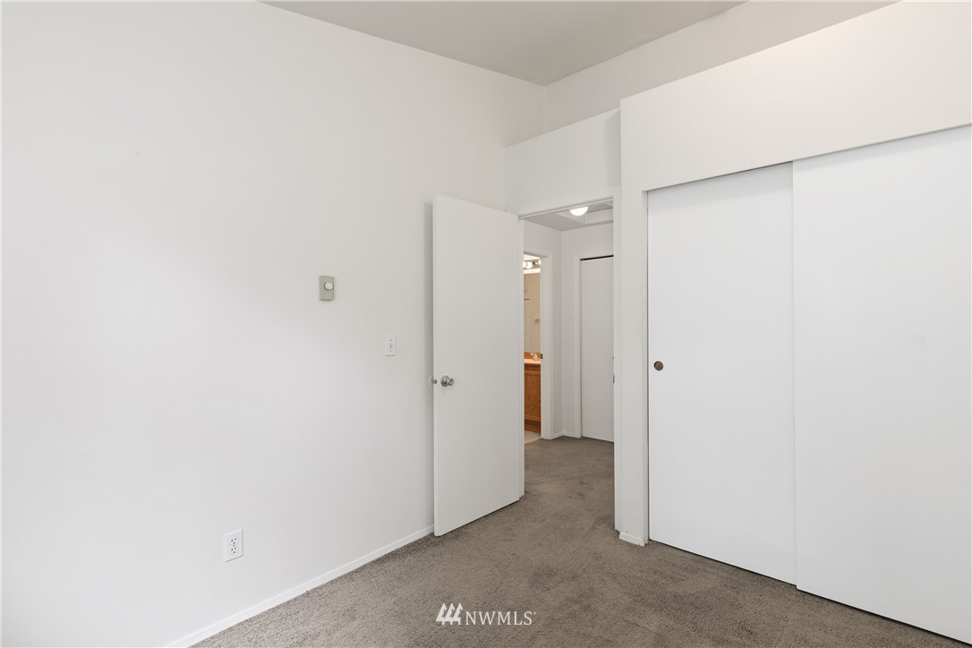 833 Southwest Sunset Boulevard, Unit E24 Renton, WA 98057 - Photo 21 of 34