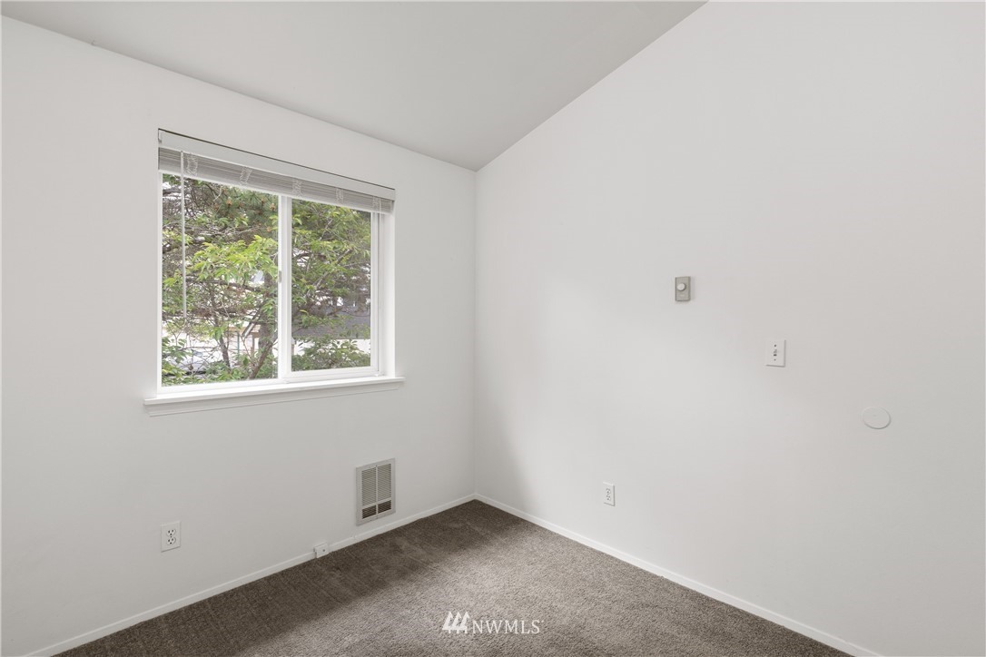 833 Southwest Sunset Boulevard, Unit E24 Renton, WA 98057 - Photo 22 of 34