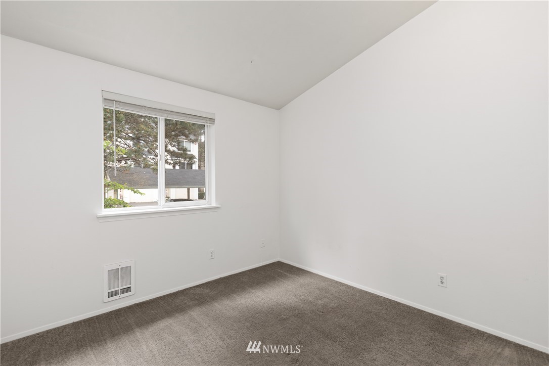 833 Southwest Sunset Boulevard, Unit E24 Renton, WA 98057 - Photo 23 of 34