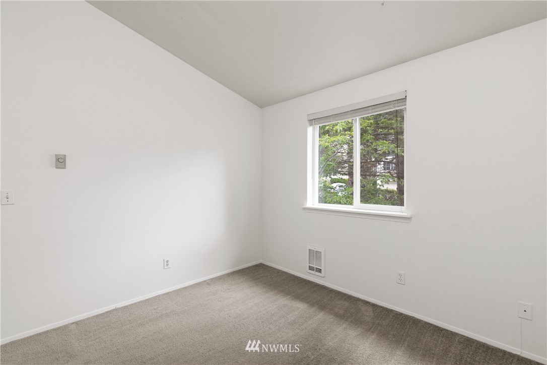 833 Southwest Sunset Boulevard, Unit E24 Renton, WA 98057 - Photo 24 of 34