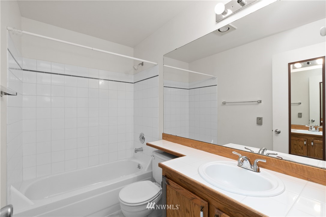 833 Southwest Sunset Boulevard, Unit E24 Renton, WA 98057 - Photo 27 of 34