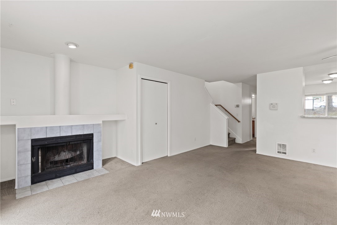 833 Southwest Sunset Boulevard, Unit E24 Renton, WA 98057 - Photo 4 of 34