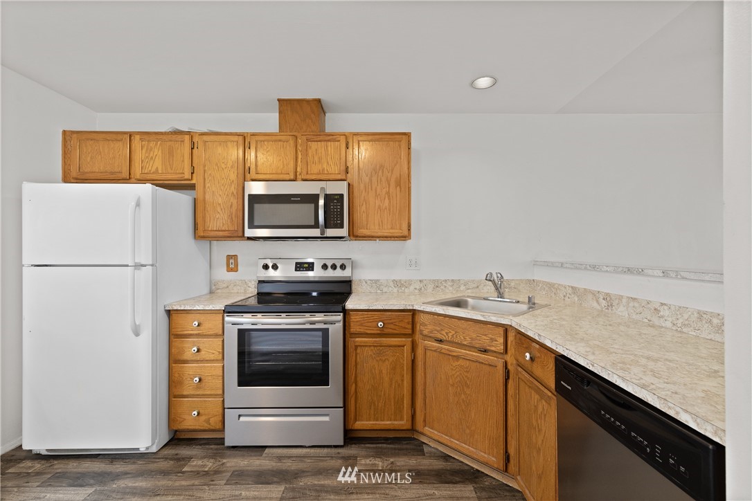 833 Southwest Sunset Boulevard, Unit E24 Renton, WA 98057 - Photo 8 of 34