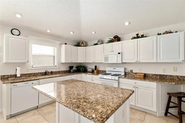 $389,900 | 8907 Southeast 168th Tailfer Street, The Villages, FL 32162