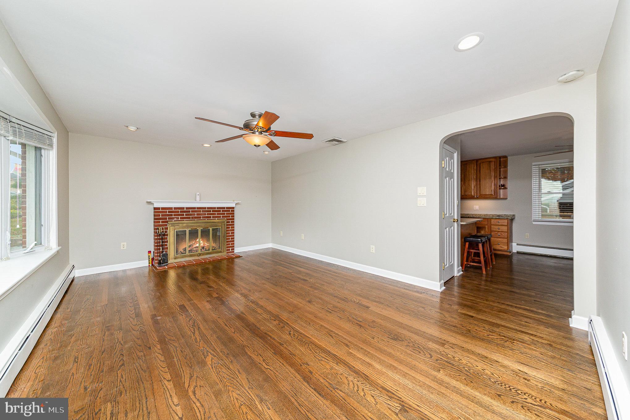 9804 Gunforge Road Perry Hall, MD 21128 - Photo 4 of 31 Living room/front entry