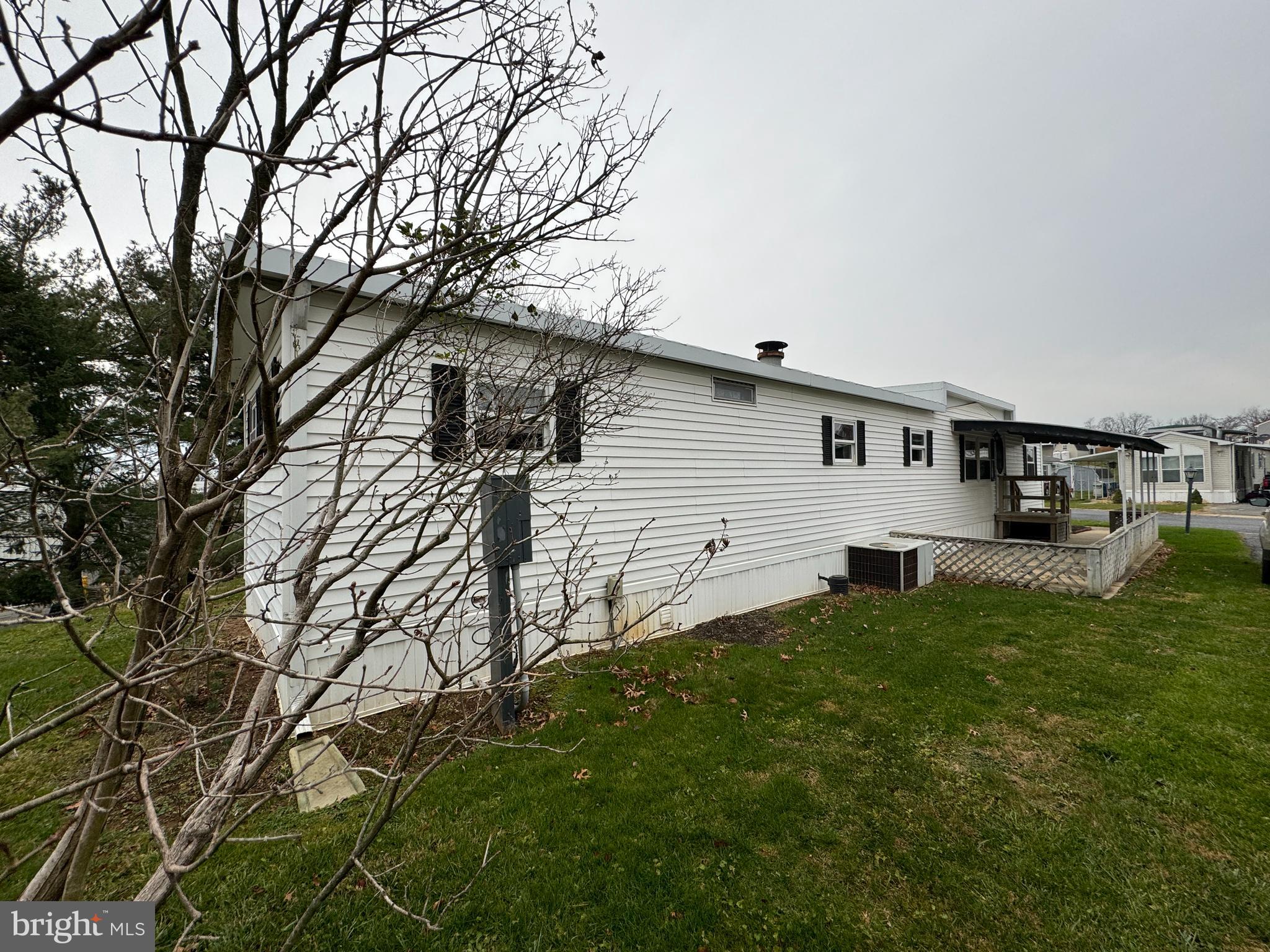 119 Ridgewood Manor Manheim, PA 17545 - Photo 6 of 37 Left side of home