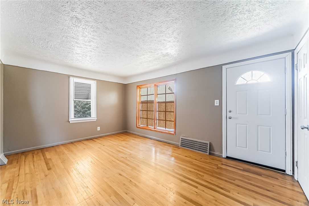 17008 Ridgeton Drive Cleveland, OH 44128 - Photo 5 of 34 Gallery Image 5