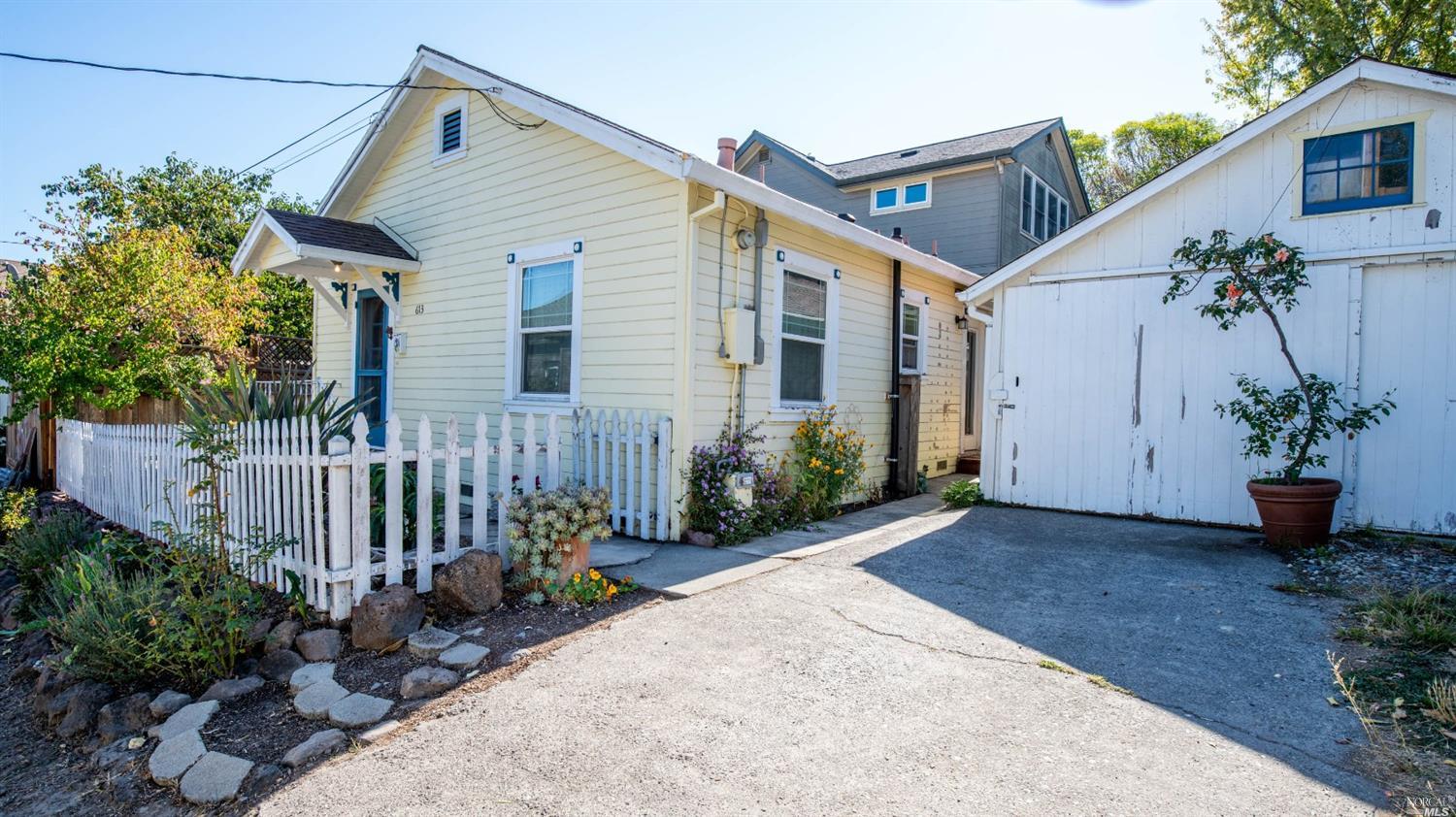 613 Walnut Street, Petaluma, CA 94952 Compass