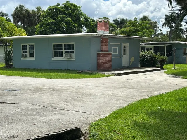 a view of an house with backyard space and garden