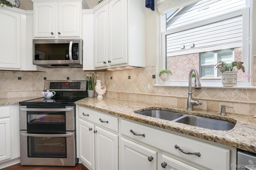 4617 Oakhurst Ridge Road Clarkston, MI 48348 - Photo 19 of 39