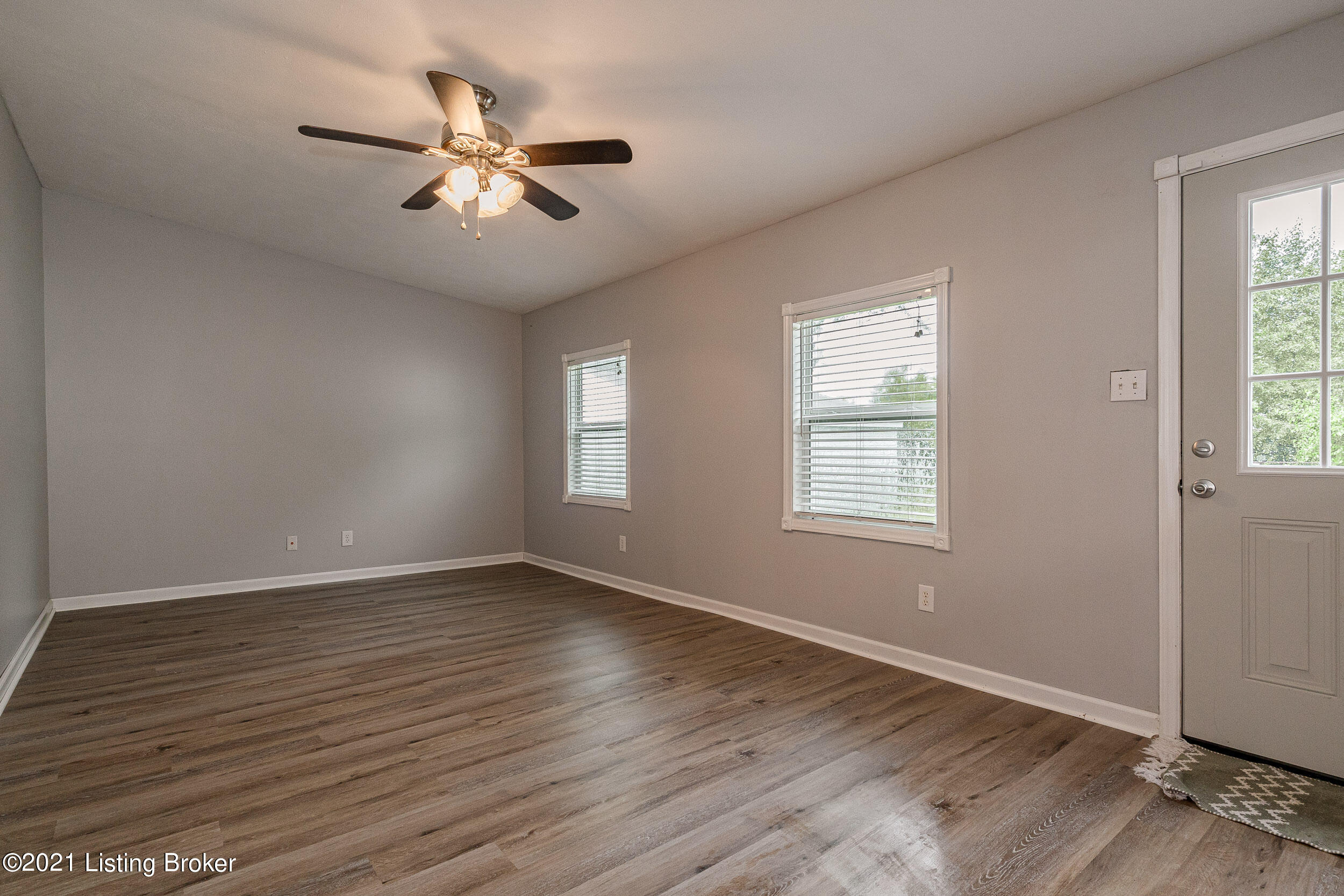 6807 Barbrook Road Louisville, KY 40258 - Photo 5 of 44 6807 Barbrook Rd-35