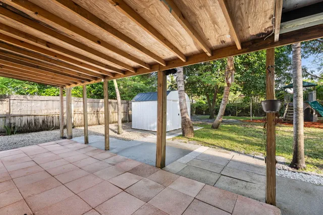 $609,999 | 607 West Perry Street, Lantana, FL 33462