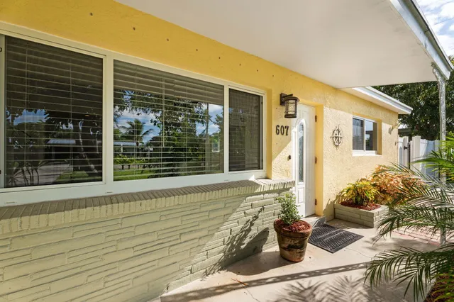 $609,999 | 607 West Perry Street, Lantana, FL 33462