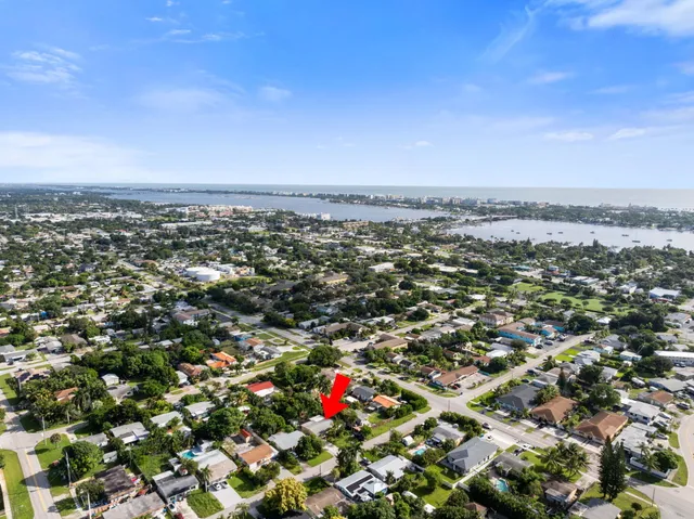 $609,999 | 607 West Perry Street, Lantana, FL 33462