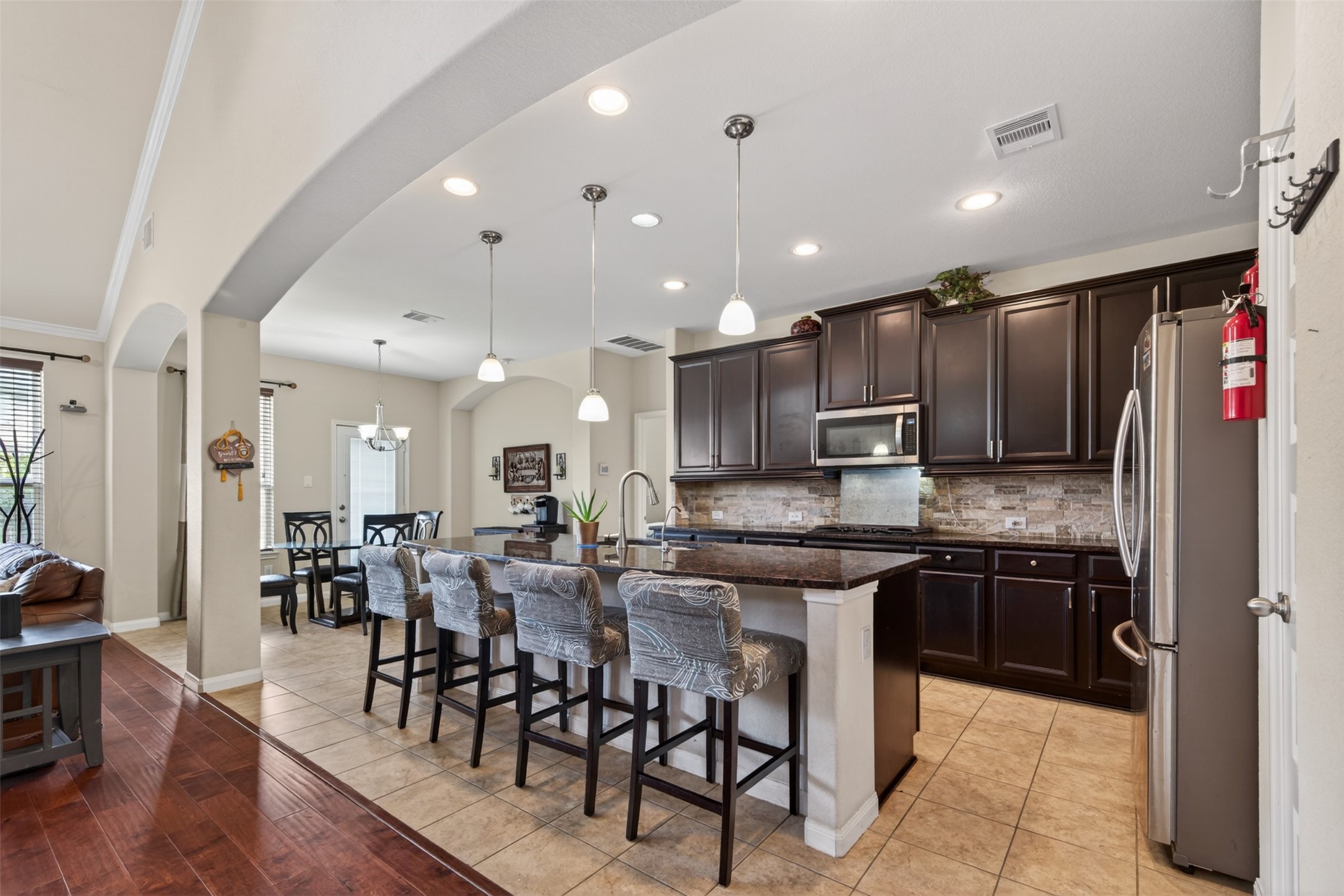 19 Roma Ridge Drive Missouri City, TX 77459 - Photo 10 of 38