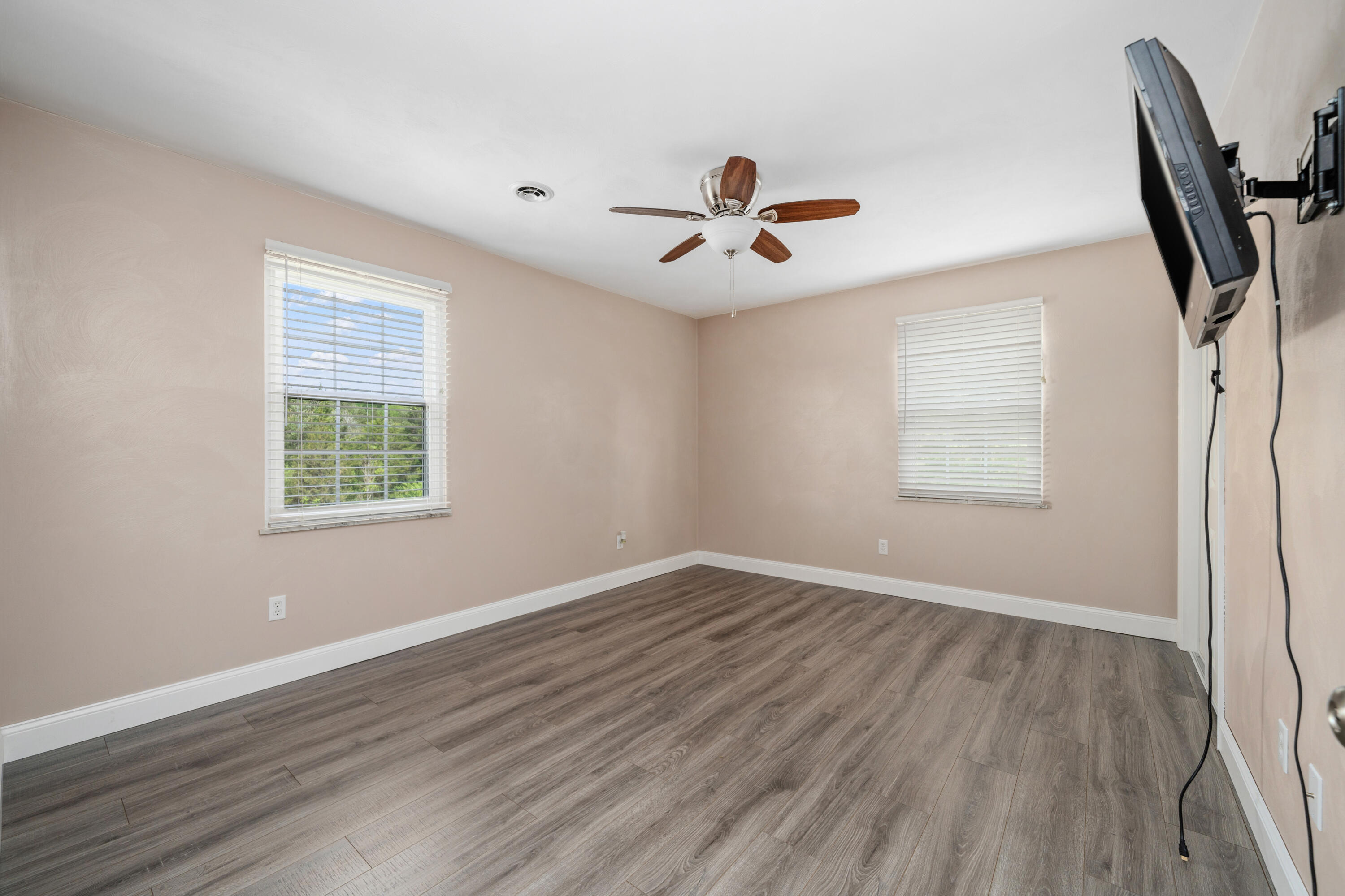 3919 Botetourt Road Fincastle, VA 24090 - Photo 16 of 26 Bedroom