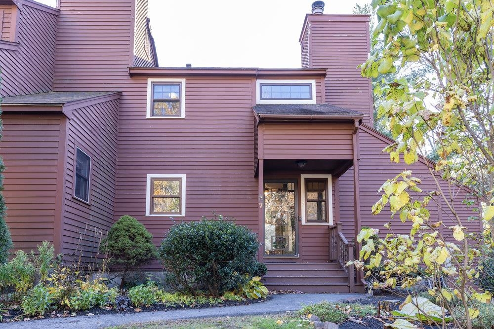7 Kirriemuir Road Stratham, NH 03885 - Photo 1 of 33