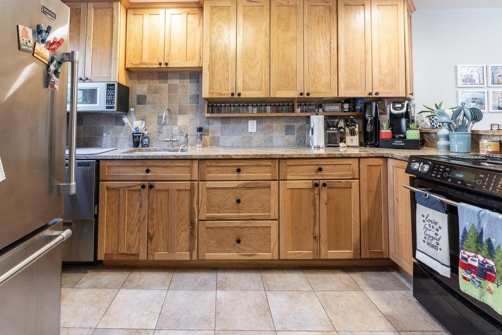 7 Kirriemuir Road Stratham, NH 03885 - Photo 3 of 33