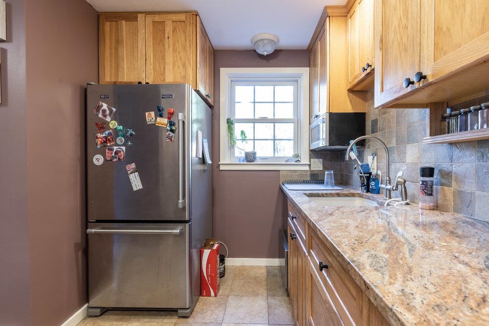 7 Kirriemuir Road Stratham, NH 03885 - Photo 5 of 33