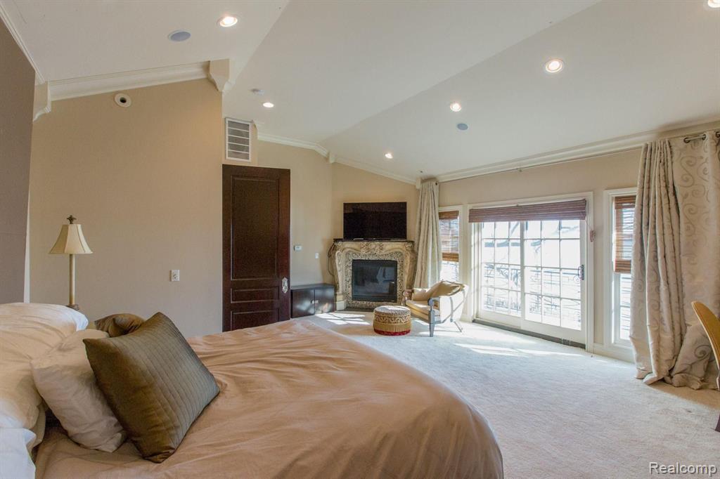 4021 Commerce Road West Bloomfield, MI 48324 - Photo 28 of 36