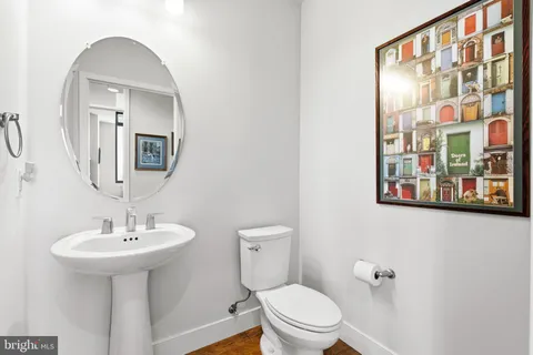 $1,795,000 | 2000 Clarendon Boulevard, Unit 1105, Arlington, VA 22201