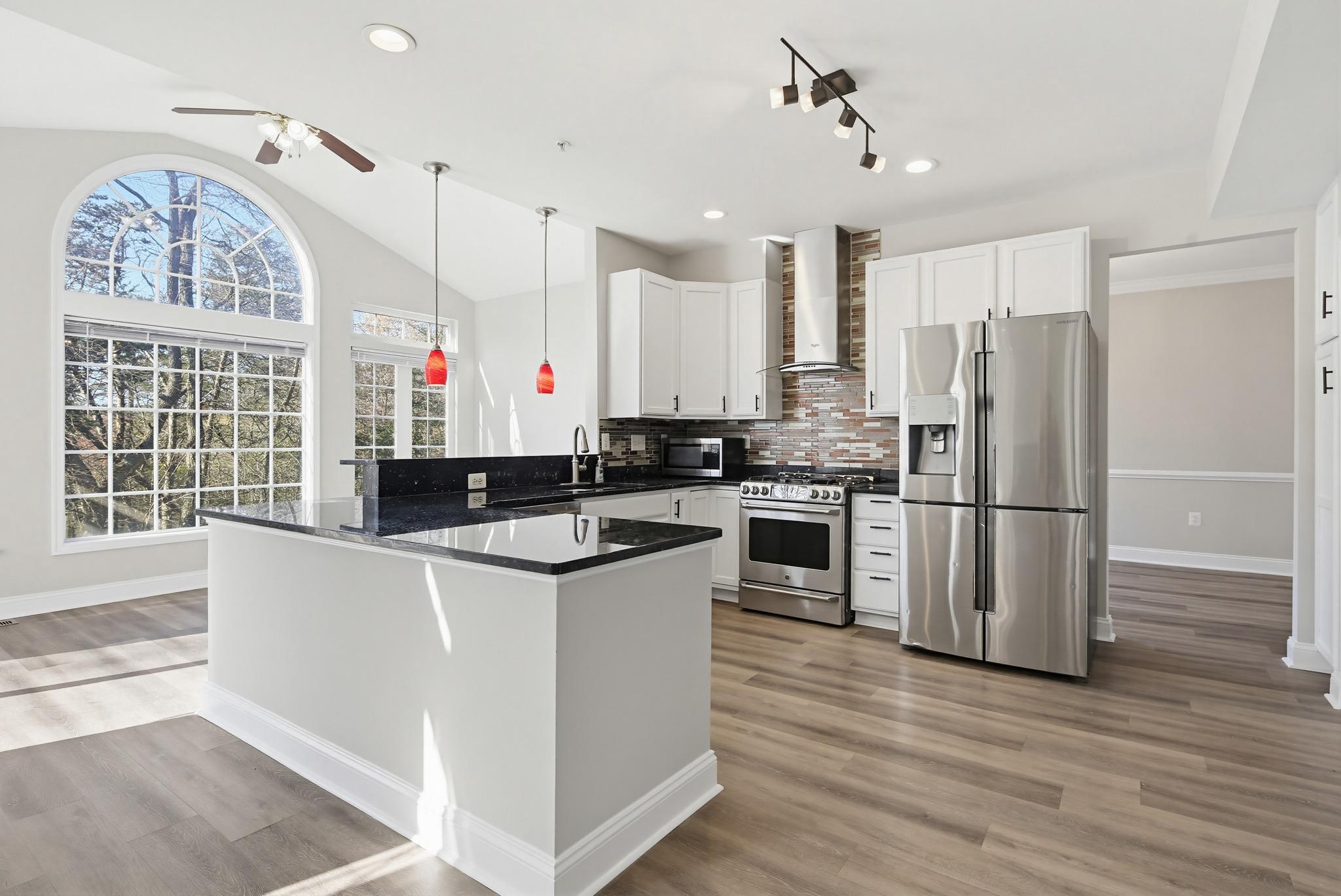 14603 Farnham Lane Laurel, MD 20707 - Photo 13 of 51 Bright and modern kitchen!