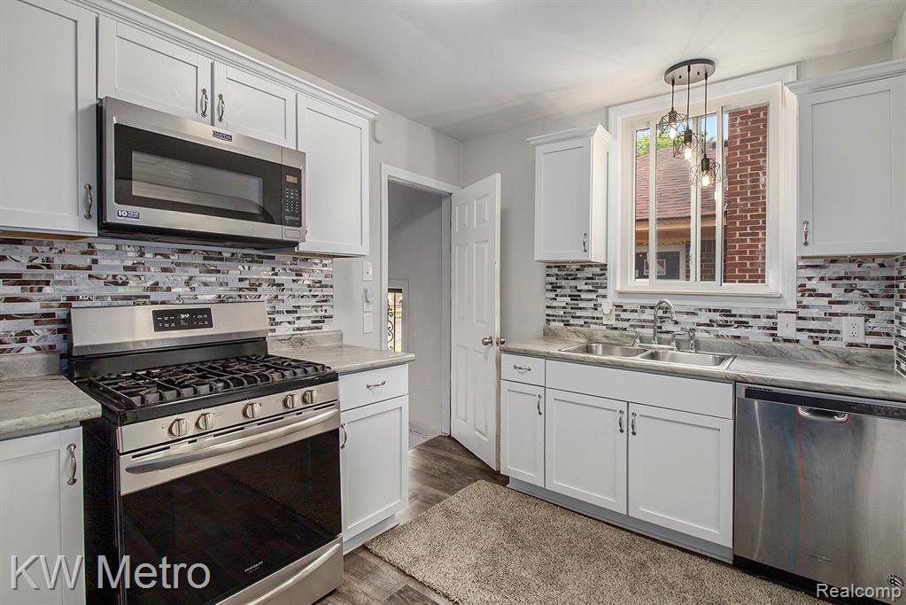 9211 Devonshire Road Detroit, MI 48224 - Photo 11 of 26