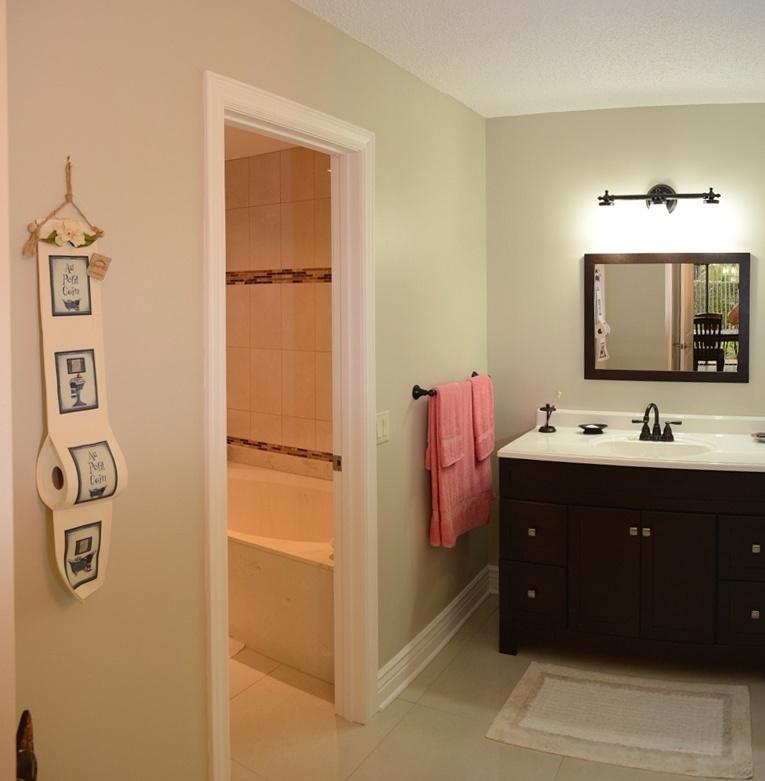 21945 Arriba Real, Unit 21B Boca Raton, FL 33433 - Photo 14 of 30 Master Bath