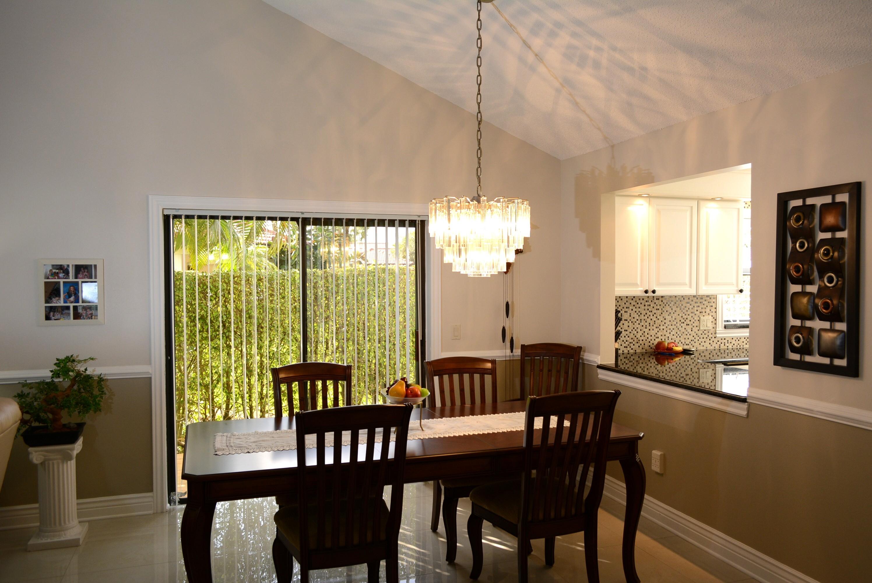 21945 Arriba Real, Unit 21B Boca Raton, FL 33433 - Photo 8 of 30 Dining Area