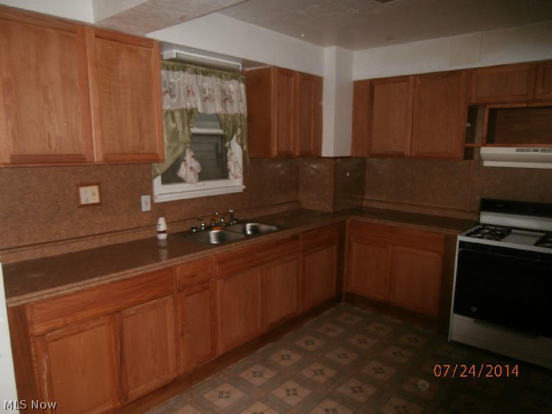 882 Clarence Road Cleveland Heights, OH 44121 - Photo 6 of 17