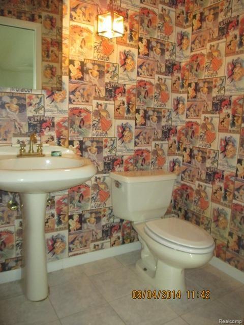 1571 Crooks Road Rochester, MI 48309 - Photo 10 of 18 HalfBath.jpg