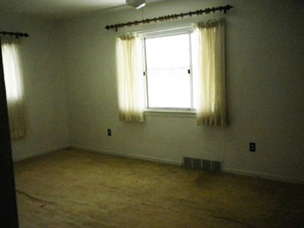 421 1st Street Apollo, PA 15613 - Photo 2 of 10 Living Room