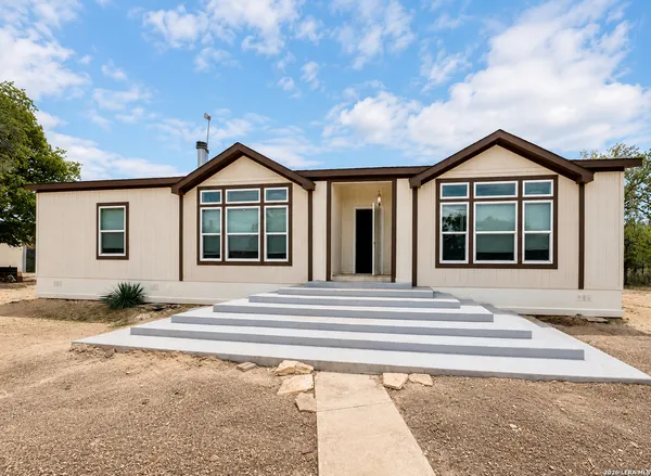$300,000 | 366 Ranch Road, Somerset, TX 78069