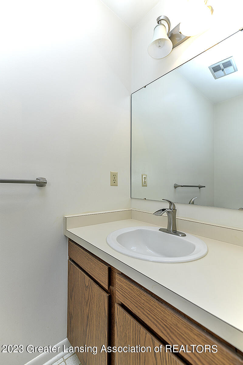 5860 Okemos Road, Unit 6 Haslett, MI 48840 - Photo 10 of 23 10
