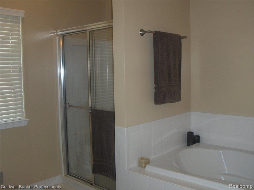 48367 Rockefeller Drive, Unit 11 Canton, MI 48188 - Photo 15 of 22 Separate Shower and Bath