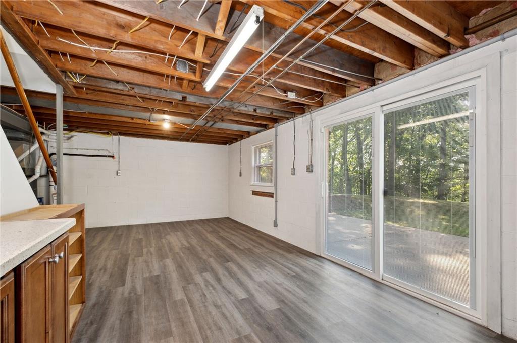 140 South Jamestown Road Coraopolis, PA 15108 - Photo 22 of 41 Gallery Image 22
