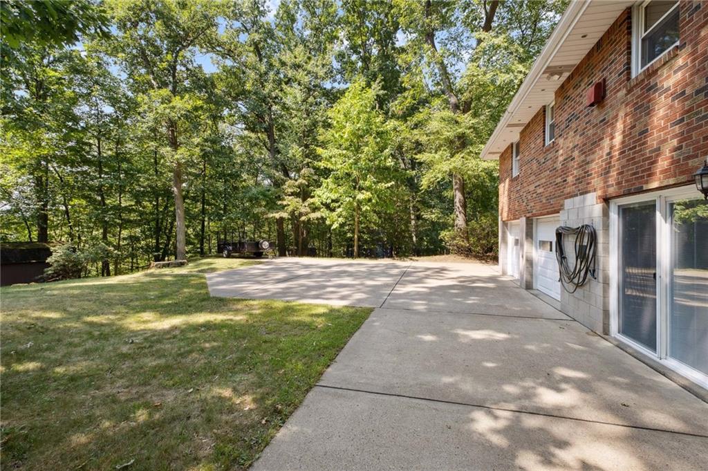 140 South Jamestown Road Coraopolis, PA 15108 - Photo 37 of 41 Gallery Image 37