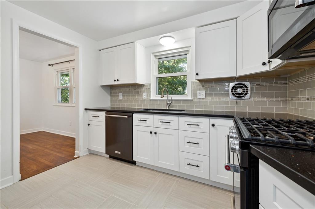 140 South Jamestown Road Coraopolis, PA 15108 - Photo 10 of 41 Gallery Image 10