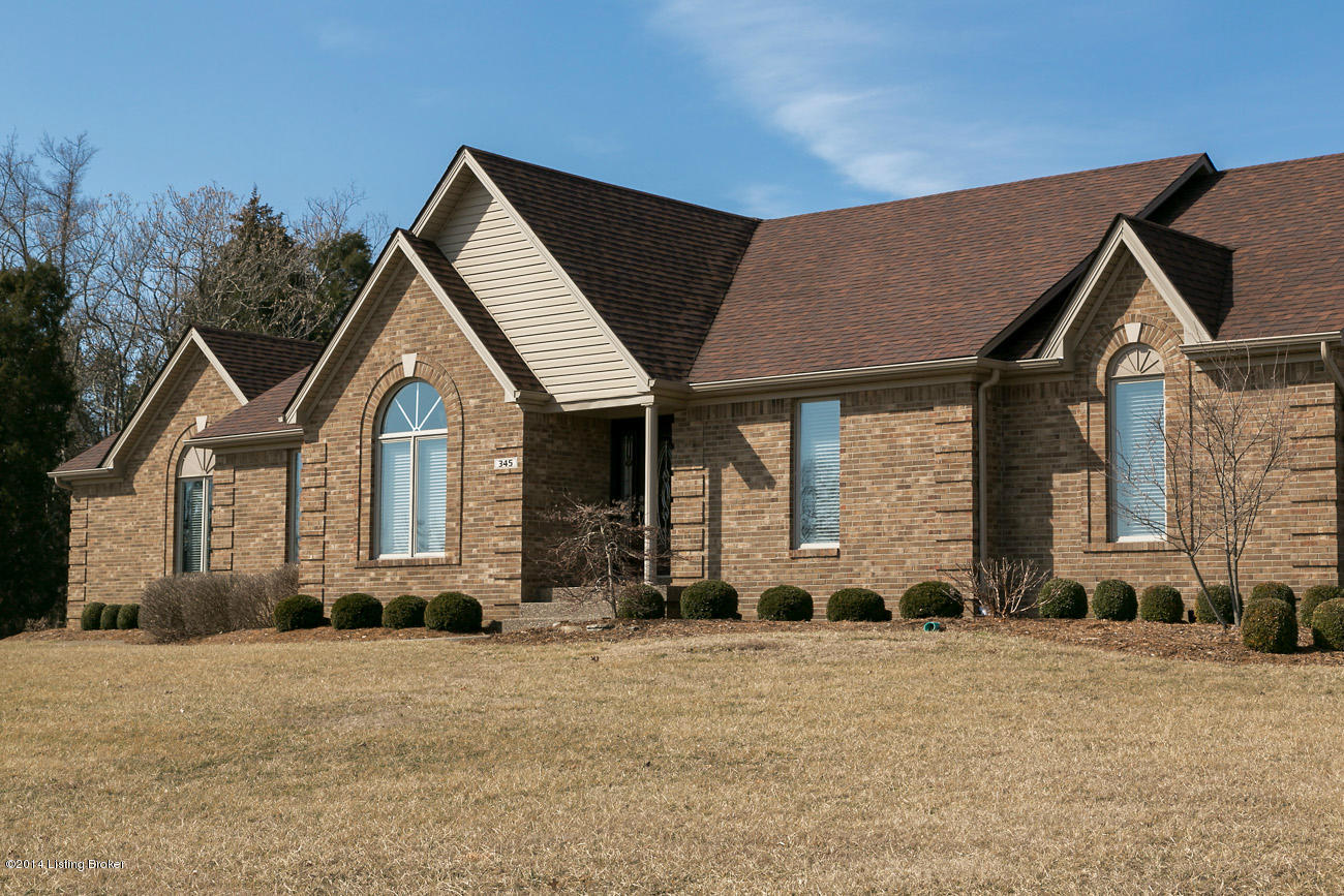 345 Risen Road Louisville, KY 40229 - Photo 2 of 39 RealTourCast _ J Milliner _ Risen (33 of