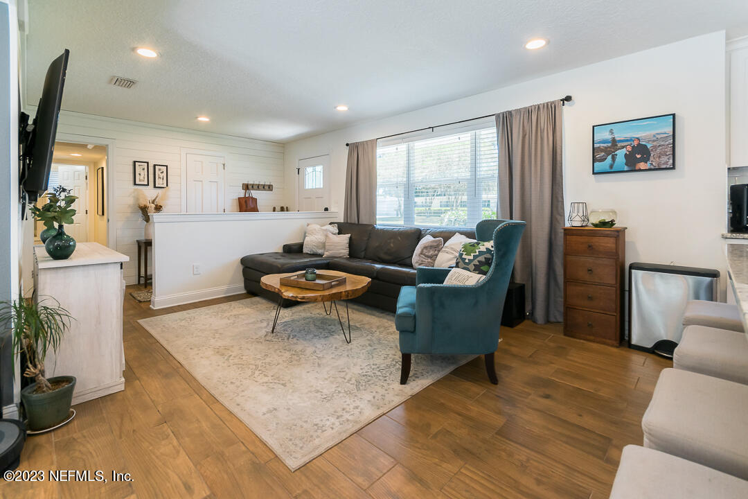 1121 Nightingale Road Jacksonville, FL 32216 - Photo 6 of 26 Living Room