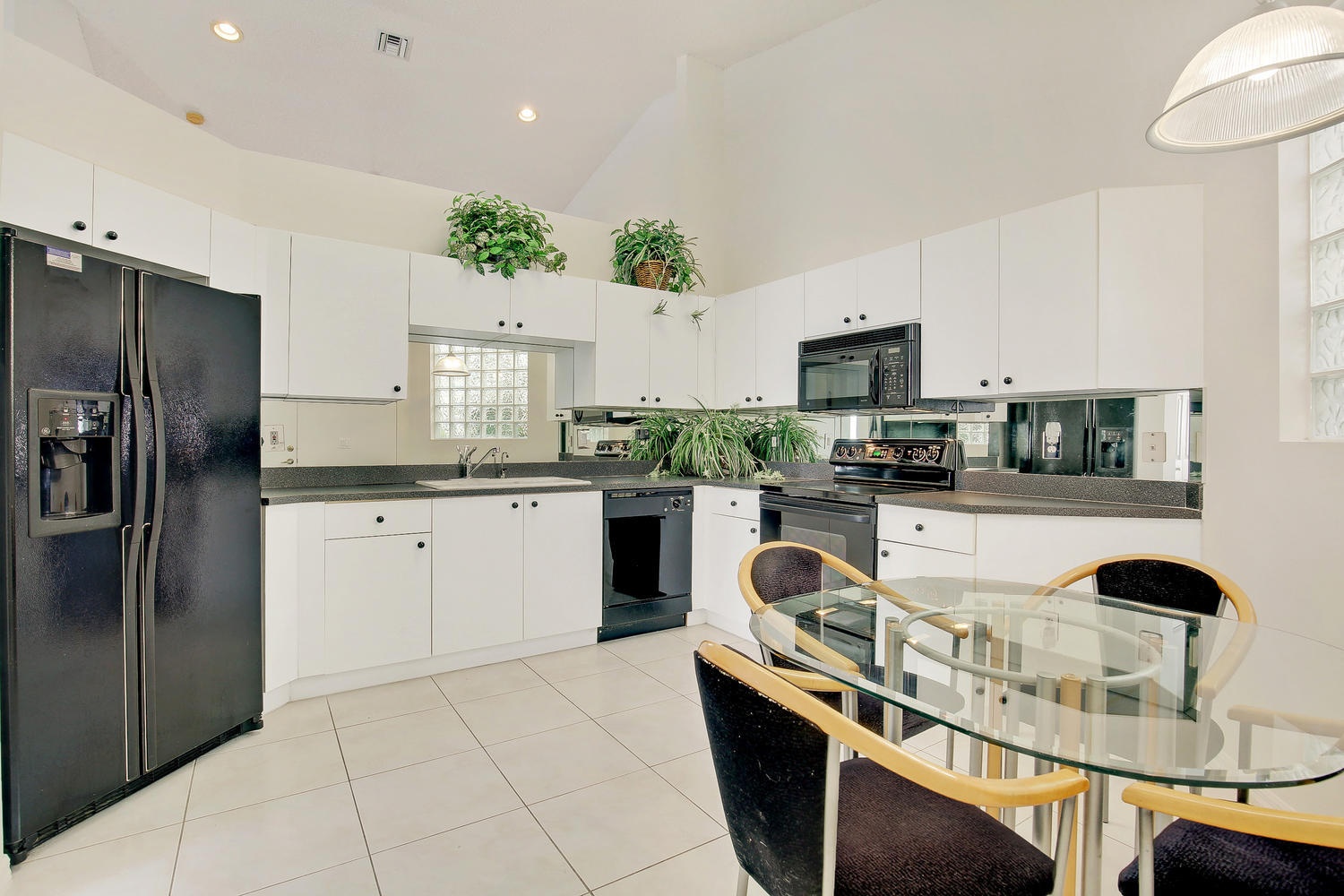 6258 Heliconia Road Delray Beach, FL 33484 - Photo 8 of 24 Eat-in kitchen